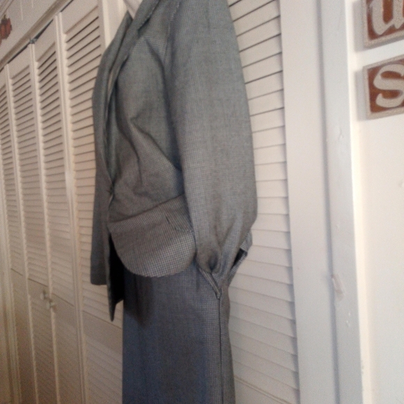 SIZE 10, VINCI CLOTHIERS 2 PIECE SUIT - Picture 6 of 14